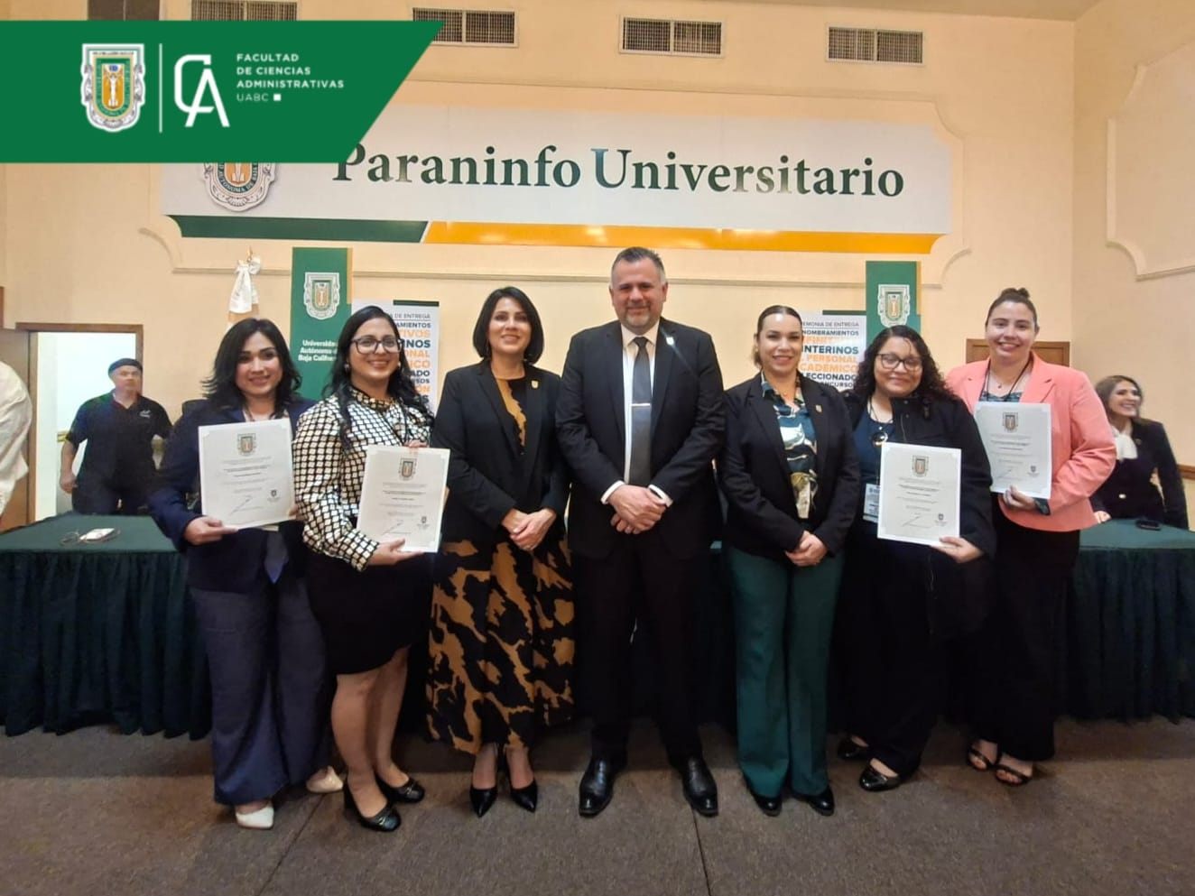 Docentes de la FCA reciben reconocimiento por concurso de méritos en ceremonia universitaria
